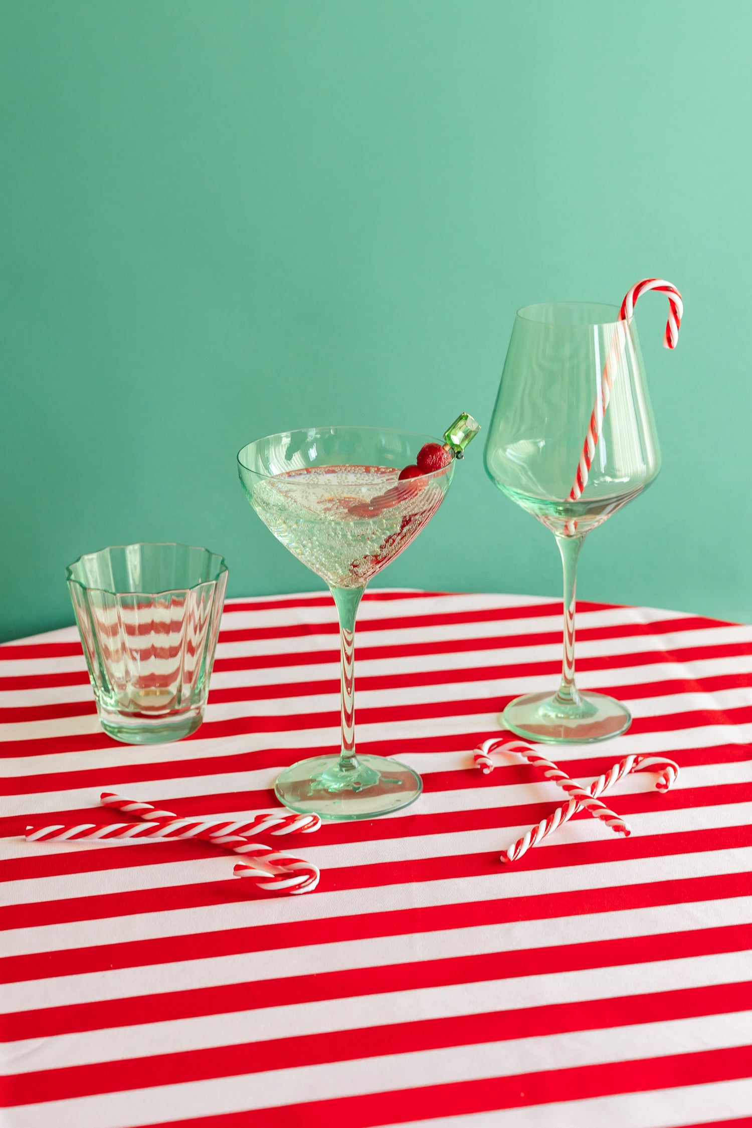 Add a Splash of Mint to Your Holiday Celebrations 🎄