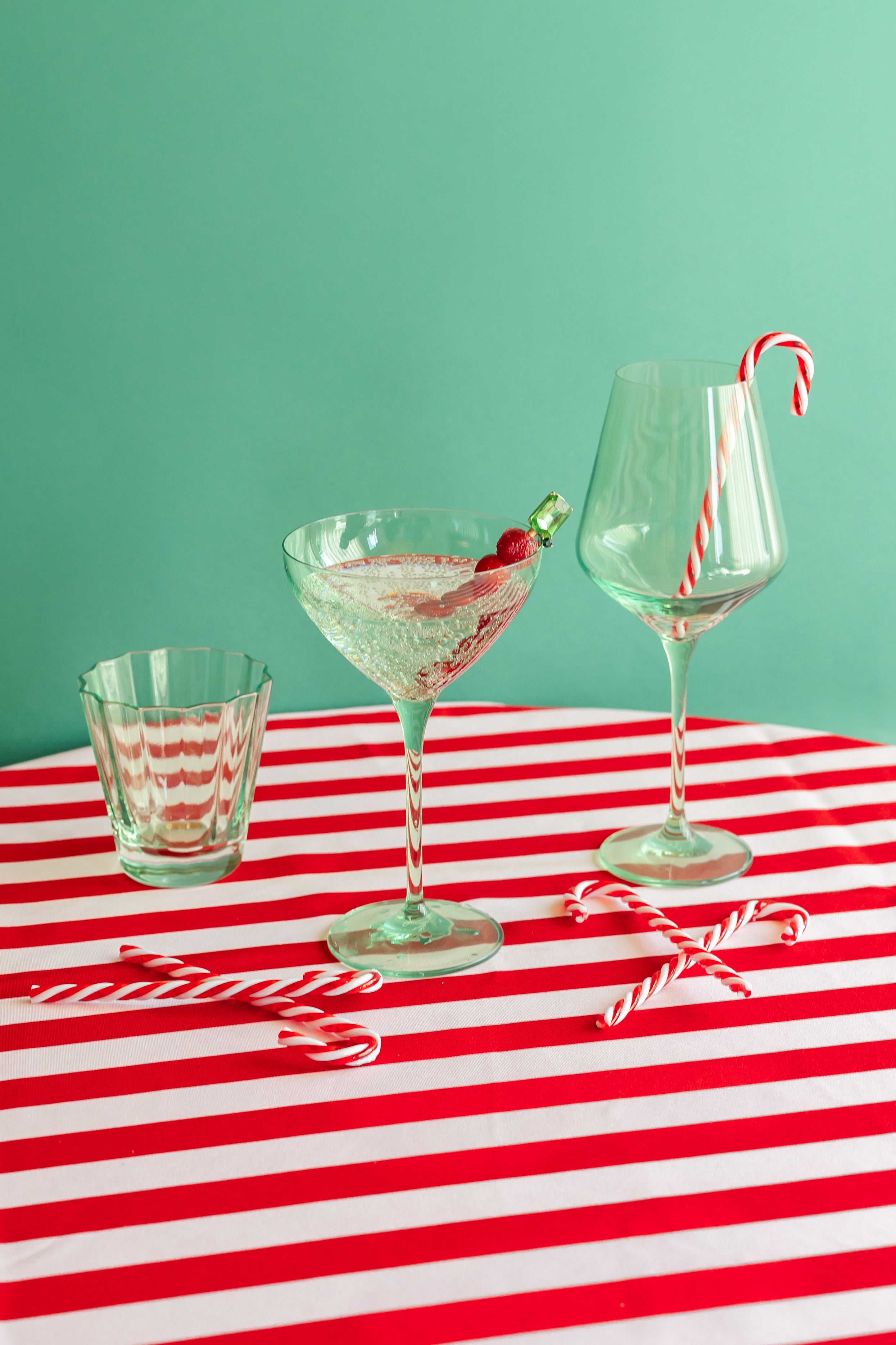Add a Splash of Mint to Your Holiday Celebrations 🎄