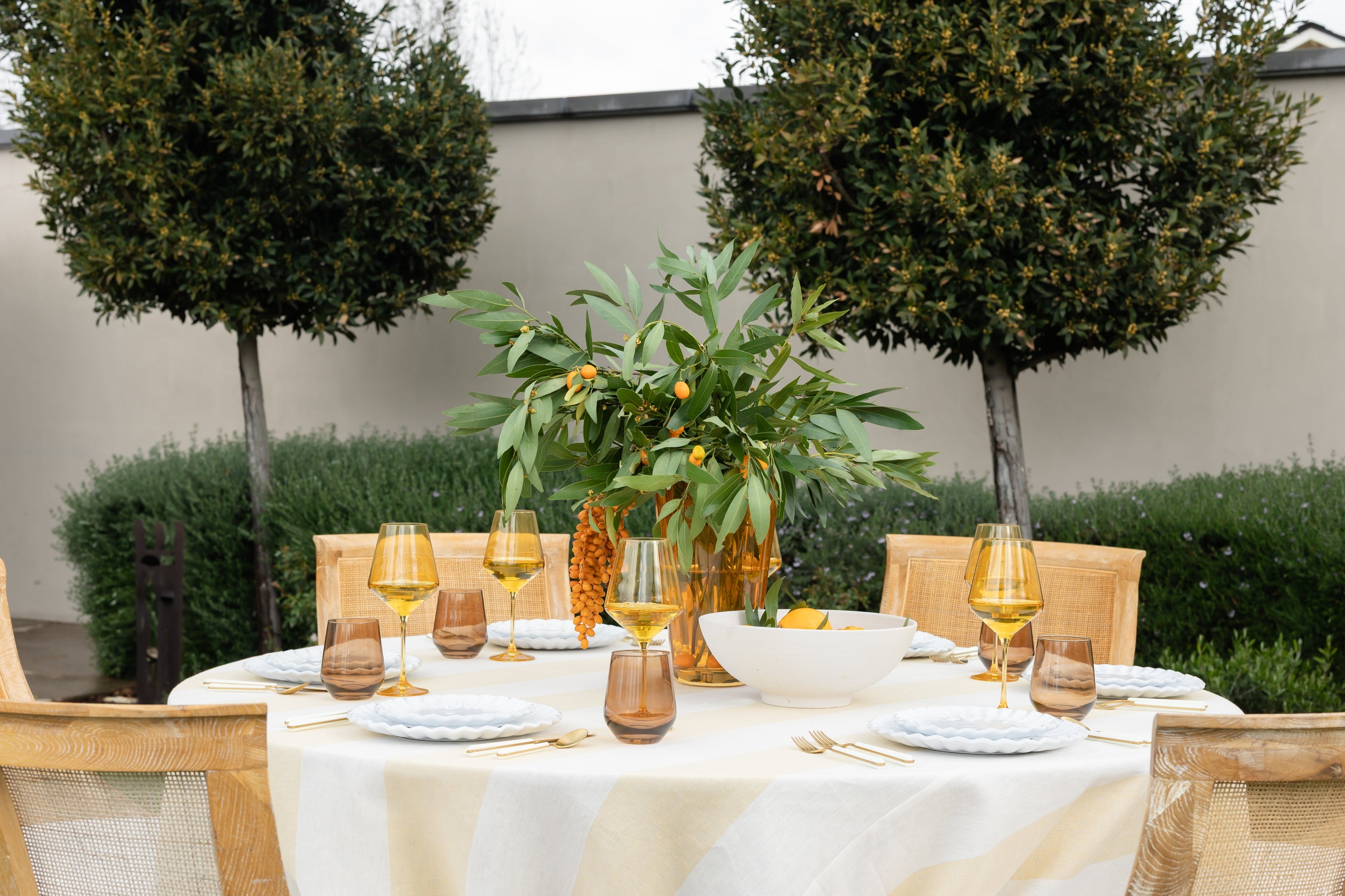 Alfresco Glow: Your Summer Table Starts Here