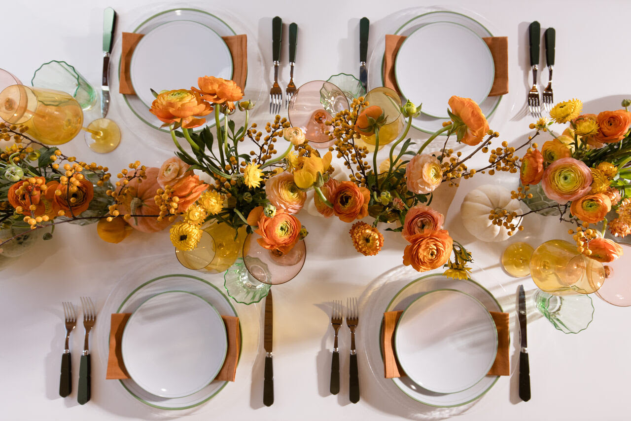 Bright or Formal? Thanksgiving Tables for Every Style